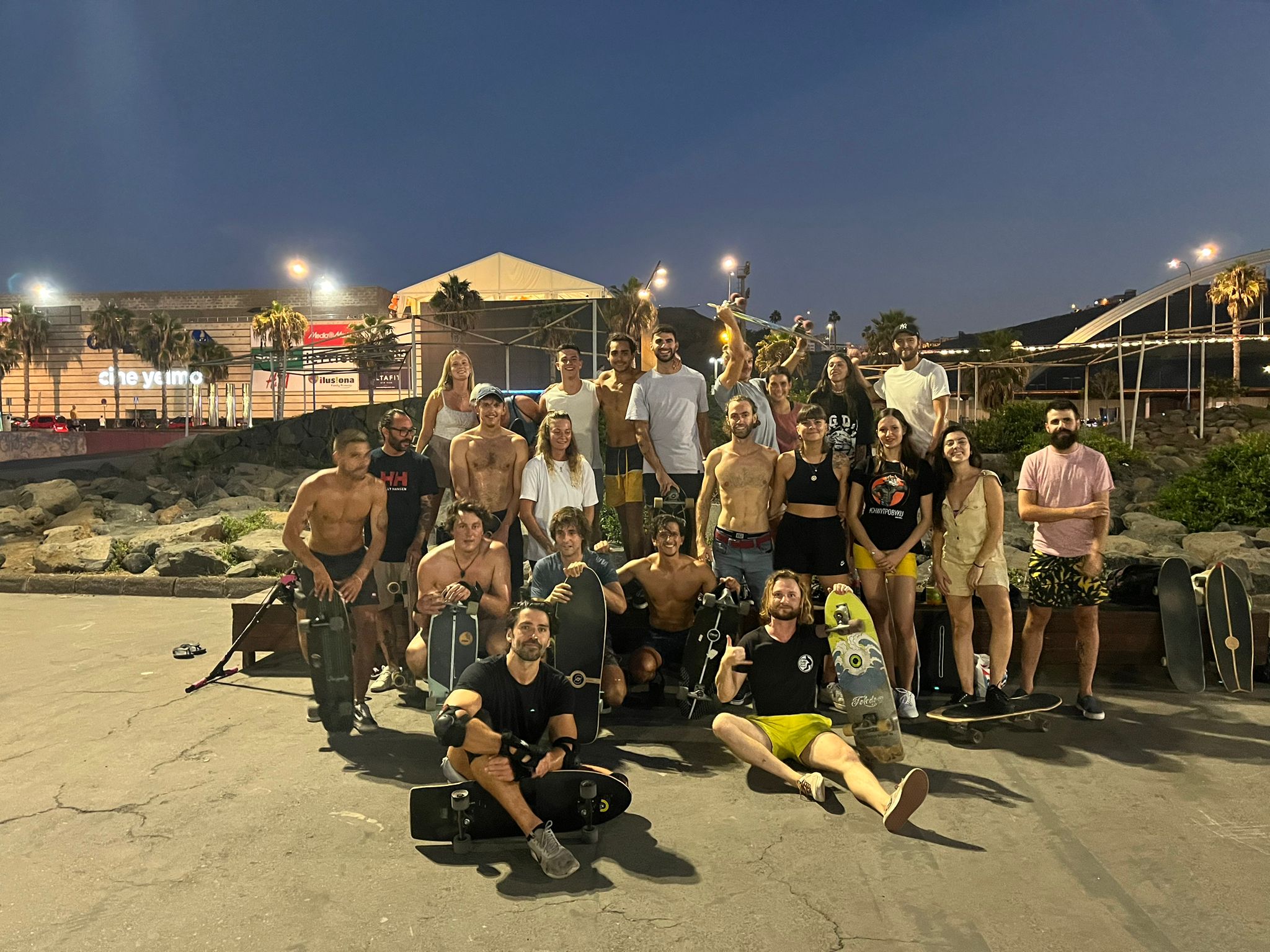 Group of people at the surfskate meetup in las palmas
